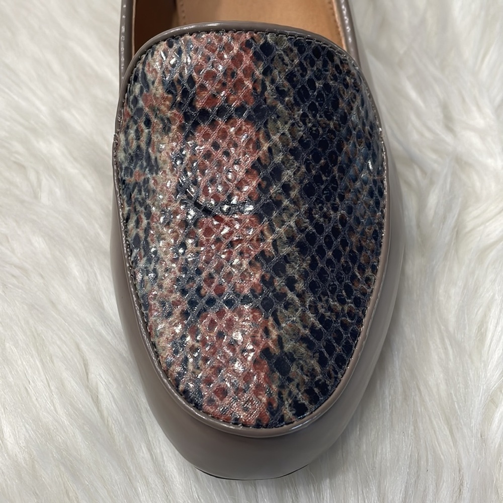 COMFORTVIEW Elena Snake Print Loafers - Picture 2 of 9